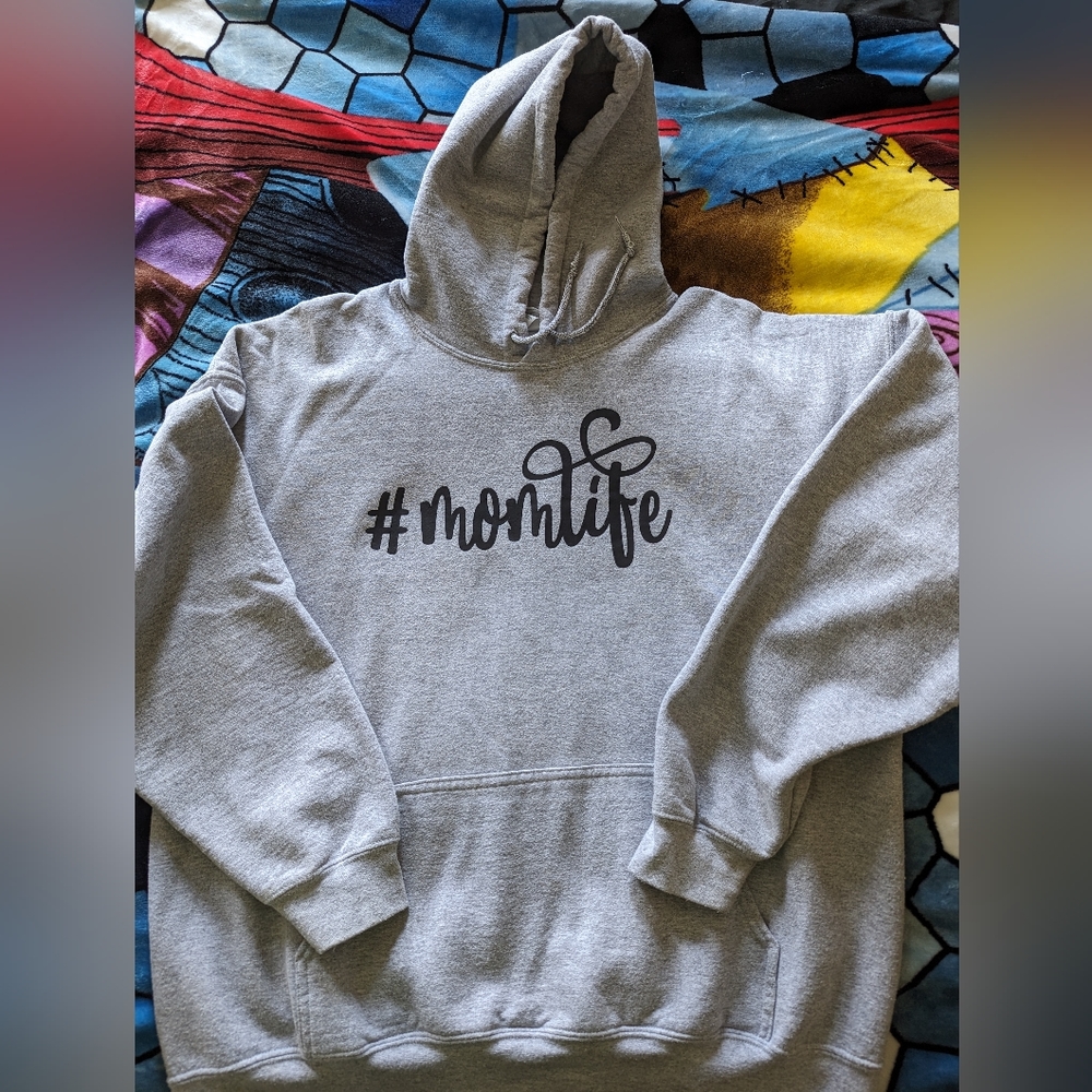 🌟 Gildan #momlife hoodie